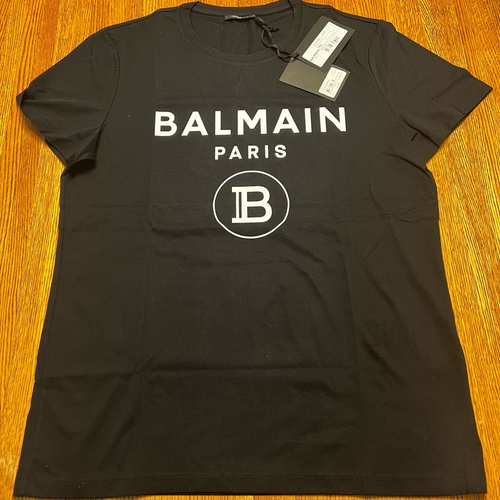 Large mens Balmain Tee Shirt NWT never worn